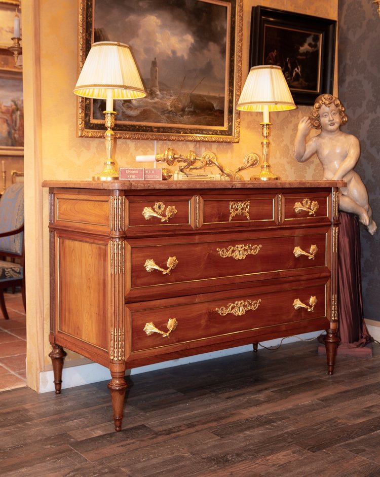 Commode en cerisier massif  d’époque Louis XVI vers 1780