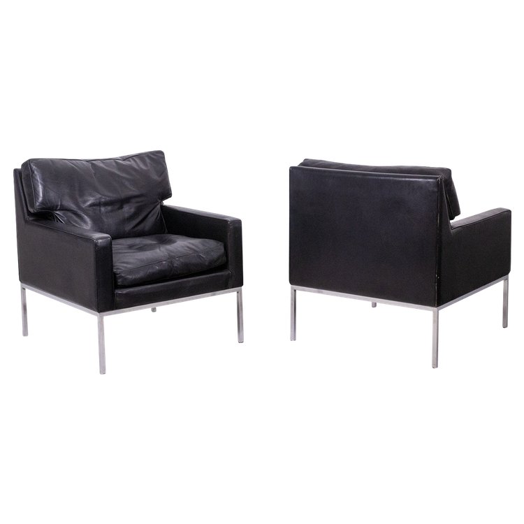 Pair of armchairs in black leather and chromed metal. 1970s. LS61441453J