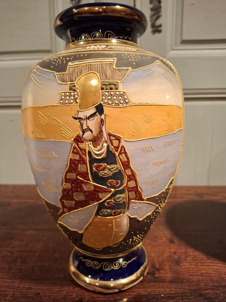 Paire de vases en céramique, De Satsuma Japon Epoque XIXème siècle.