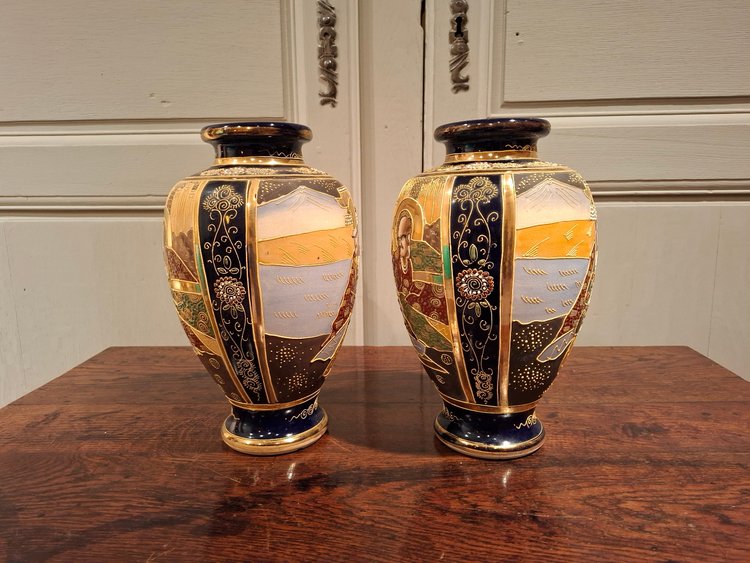 Paire de vases en céramique, De Satsuma Japon Epoque XIXème siècle.