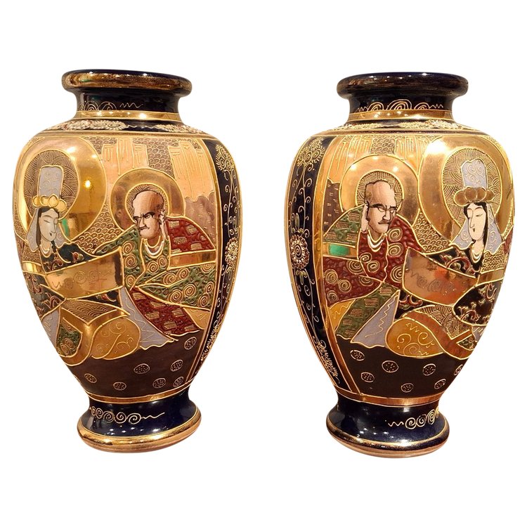 Paire de vases en céramique, De Satsuma Japon Epoque XIXème siècle.