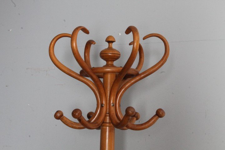 Antique Thonet 1940s style coat rack made of curved beech. Restored. Meas h 192