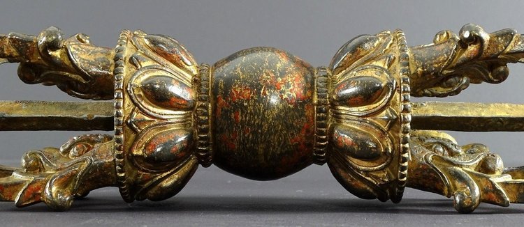 Tibet, Ende des 19. Jahrhunderts, Wichtiger Lama Vajra Aus Bronze Lackiert Und Vergoldet.