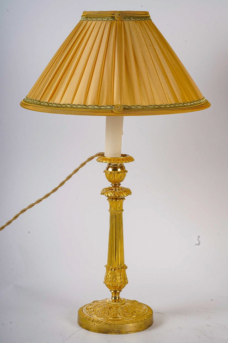 Coppia di torce in bronzo dorato e cesellato del periodo della Restaurazione montate come lampade 1820 ca.