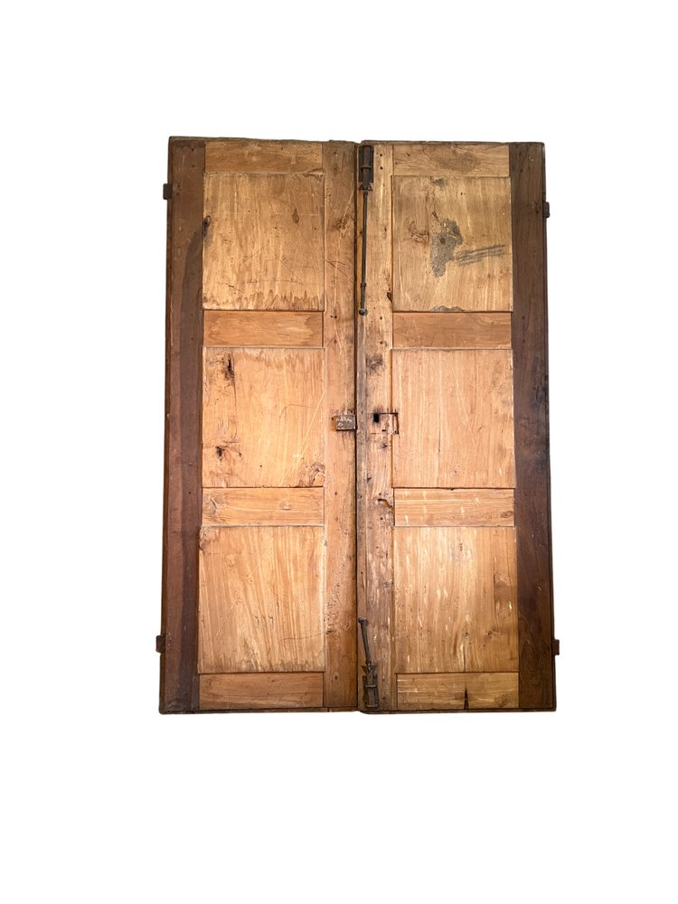 Walnut doorway from the 1700s