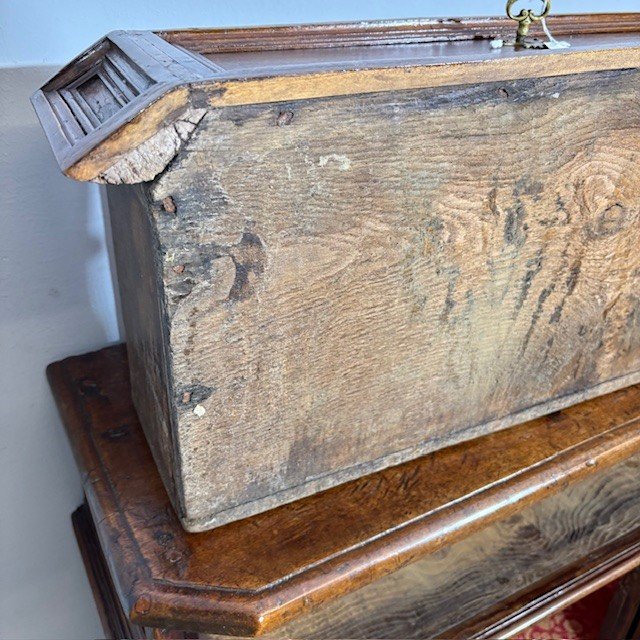 Antique sideboard - cabinet seventeenth century Marche era 600 . Solid walnut. Measures68 x 31 . h 85