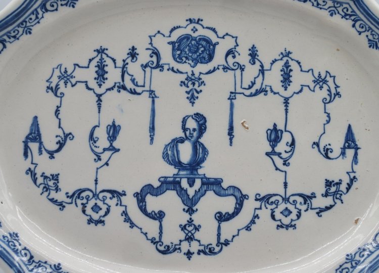 Plat en faïence de Toulouse,  XVIIIe Siècle. 