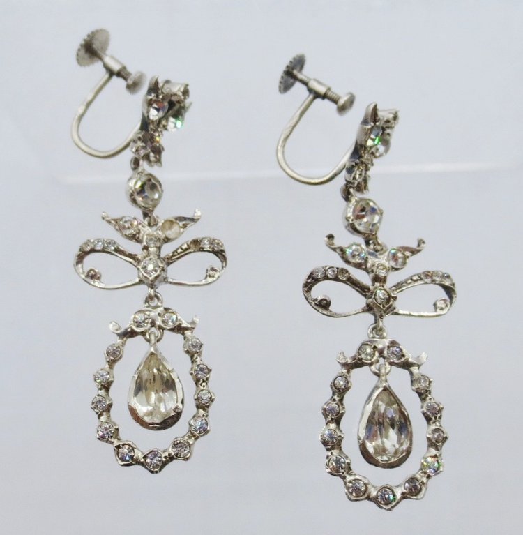 Paire de boucles d' oreille, fin XIXe ou début du XXe siècle. 