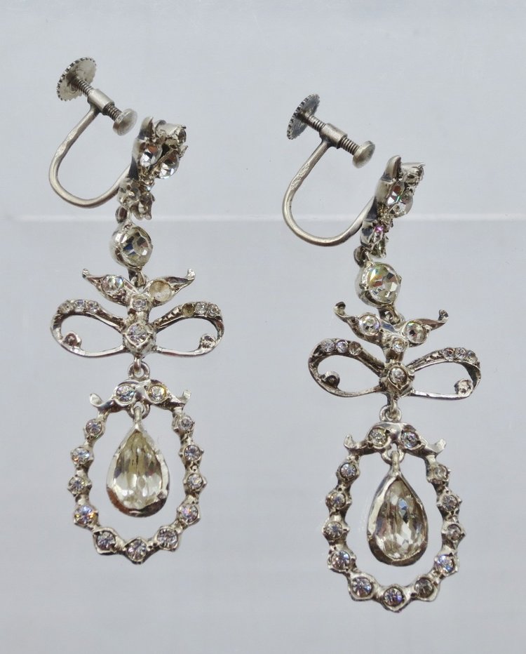 Paire de boucles d' oreille, fin XIXe ou début du XXe siècle. 