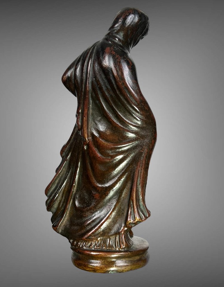 BRONZO ANTICO DEL PERIODO DI NAPOLEONE III RAFFIGURANTE UNA DONNA DRAPPEGGIATA IN STILE ANTICO