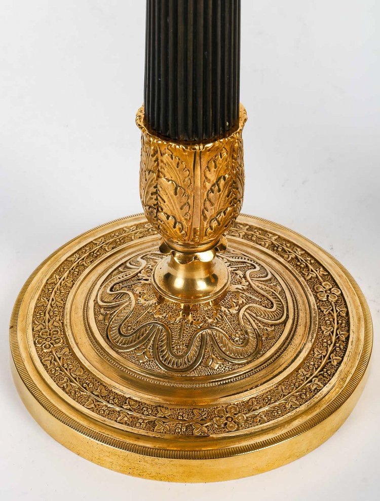 Coppia di candelieri in bronzo dorato e patinato di epoca Impero montati come lampade, 1810 ca.