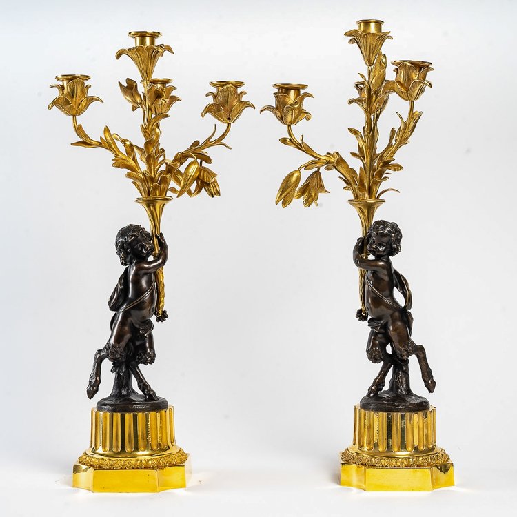 Coppia di candelabri, montati come lampade in stile Luigi XVI, in bronzo con decoro Fauno, 1860-1880 ca.