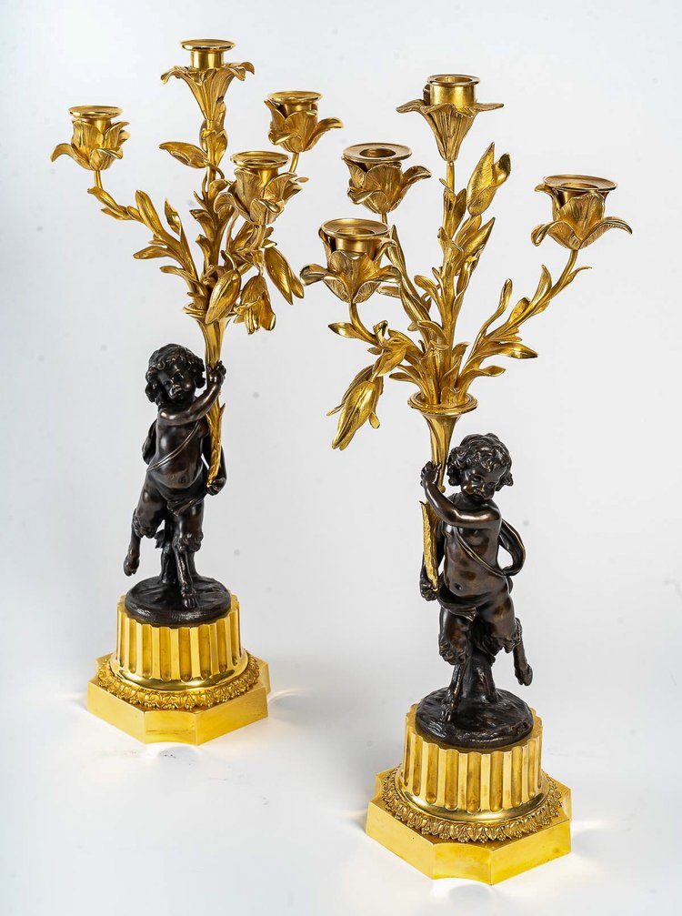 Coppia di candelabri, montati come lampade in stile Luigi XVI, in bronzo con decoro Fauno, 1860-1880 ca.