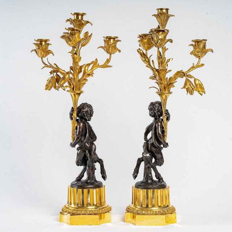 Coppia di candelabri, montati come lampade in stile Luigi XVI, in bronzo con decoro Fauno, 1860-1880 ca.