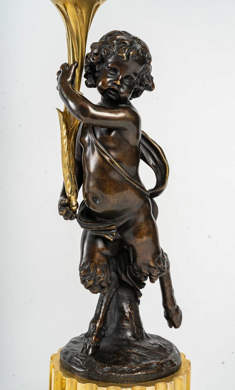 Coppia di candelabri, montati come lampade in stile Luigi XVI, in bronzo con decoro Fauno, 1860-1880 ca.