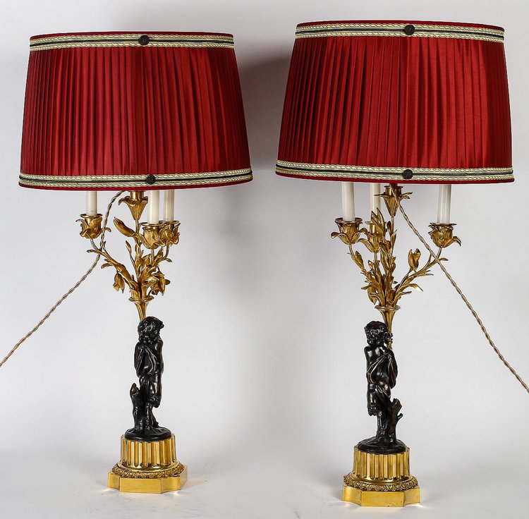 Coppia di candelabri, montati come lampade in stile Luigi XVI, in bronzo con decoro Fauno, 1860-1880 ca.