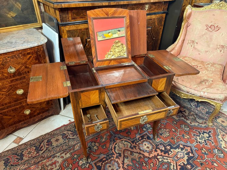 LOUIS XV PERIOD DRESSING TABLE