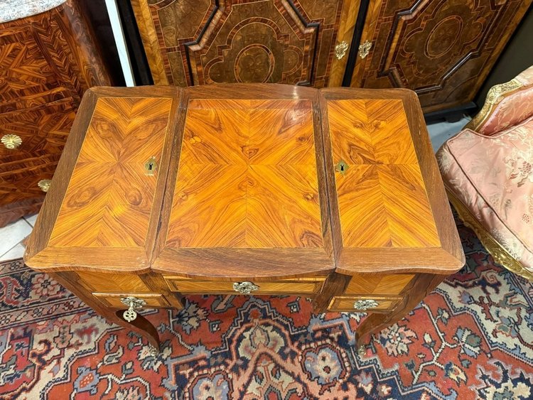 LOUIS XV PERIOD DRESSING TABLE