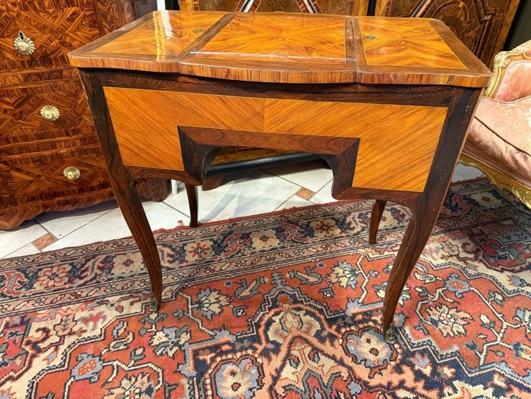 LOUIS XV PERIOD DRESSING TABLE