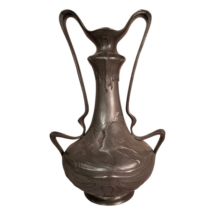 Vase en étain d’époque Art Nouveau signé J. Rob Hannig 1900.