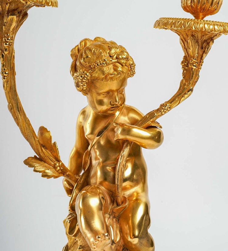 Coppia di candelabri Amour et Faune in bronzo dorato in stile Luigi XVI secondo Clodion e Delarue ver