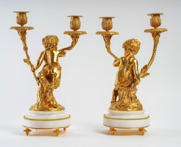 Coppia di candelabri Amour et Faune in bronzo dorato in stile Luigi XVI secondo Clodion e Delarue ver