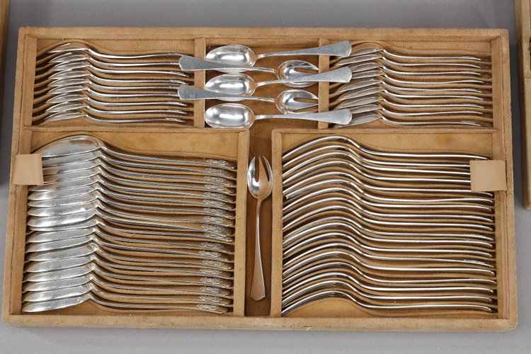 FLATWARE SILVER IN AN OAK CASE BY ALFONSE DEBAIN GOLDSMITH IN PARIS