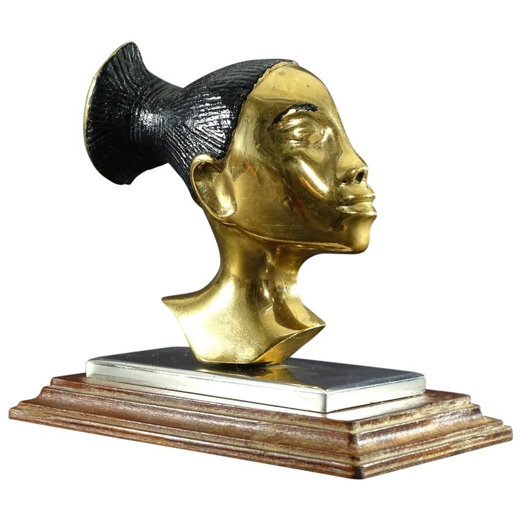 Frankreich, 1930/1950er Jahre, Profil Von Mangbetu-Frau In Bronze Auf Sockel Verchromtes Metall Und Holz.