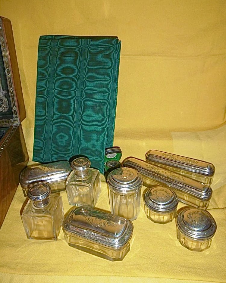 Coffret avec nécessaire de toilette 