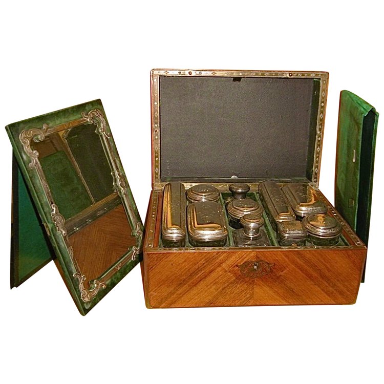 Coffret avec nécessaire de toilette 