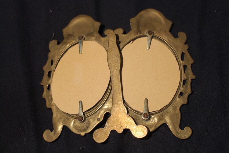 Pair of oval bronze and brass frames in the Louis XV style 20th century