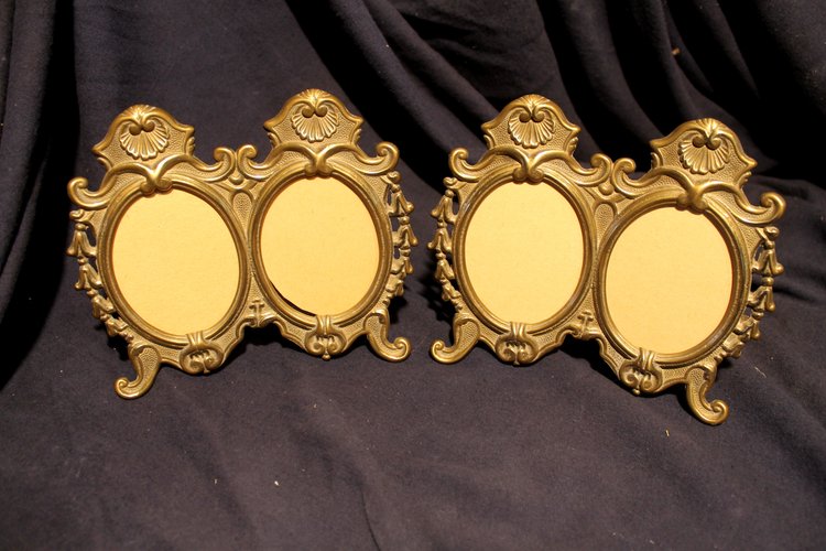 Pair of oval bronze and brass frames in the Louis XV style 20th century