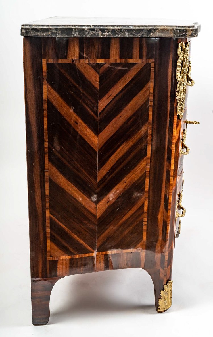 Bon Durand - Small chest of drawers in Satinwood, Rosewood and Kingwood Louis XV period circa 1765