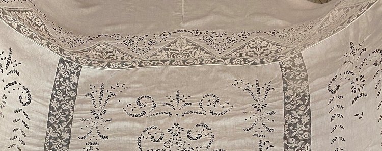 Embroidered Linen Bedcover or Tablecloth With Puttis And Rinceaux Decor 19th century