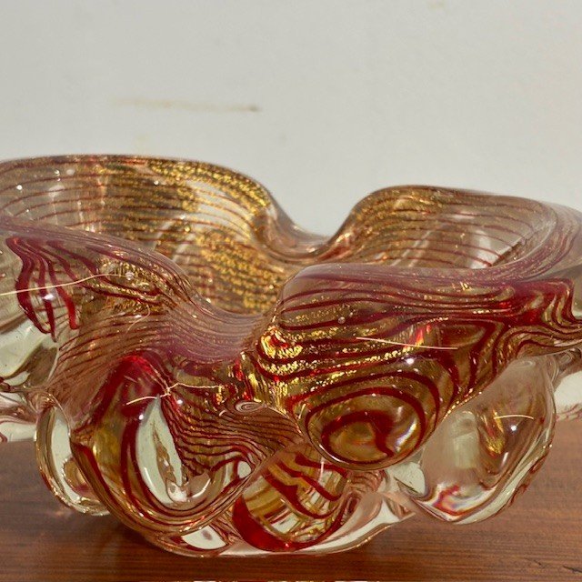 Antike Murano-Glas Aschenbecher Blase Herzstück 1930er Barovier .  Rot und Gold . Größe 20 cm