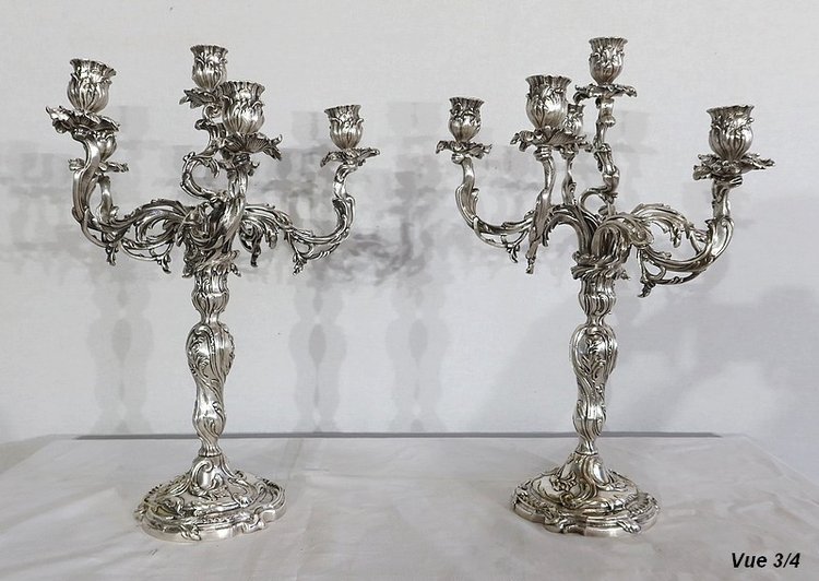 Coppia di candelabri in bronzo argentato, stile Luigi XV - XIX secolo