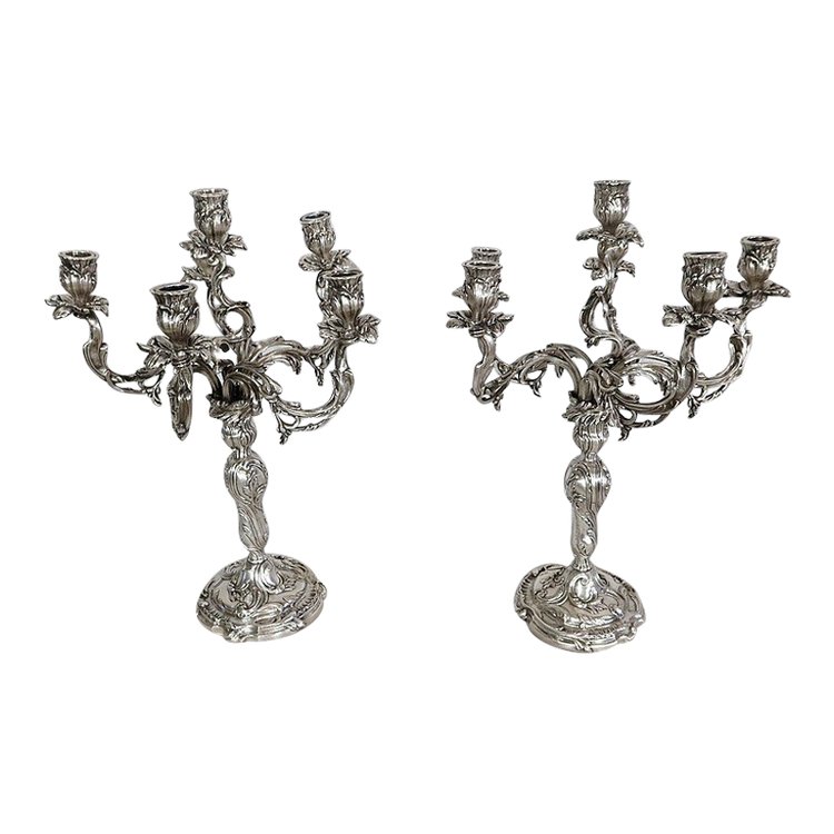 Coppia di candelabri in bronzo argentato, stile Luigi XV - XIX secolo