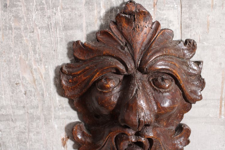 Mascaron "masque Feuillu" In Carved Wood, 17th Century