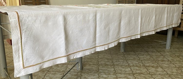 Nappe En Lin Brodée à Décor De Fleurs Et d'Arabesques  XIX ème