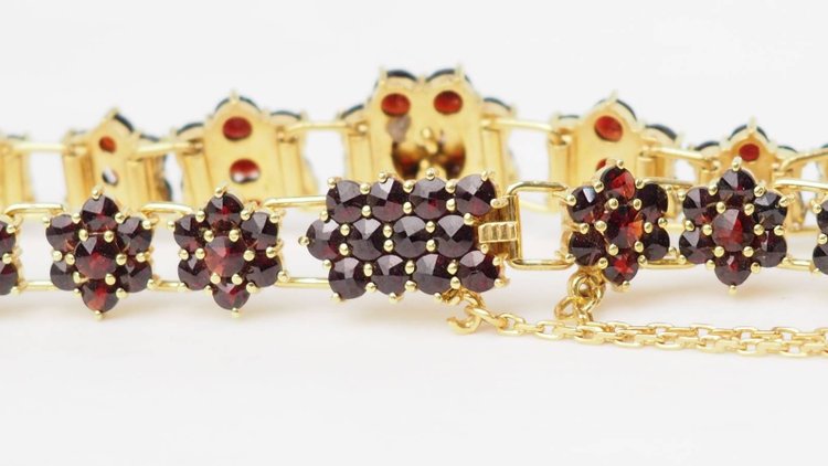 Vintage bracelet in yellow gold and garnet