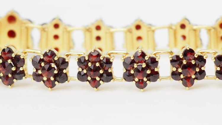 Vintage bracelet in yellow gold and garnet