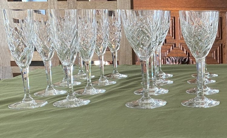 Crystal Glasses St Louis Cut model Chantilly 32 Pieces XX th