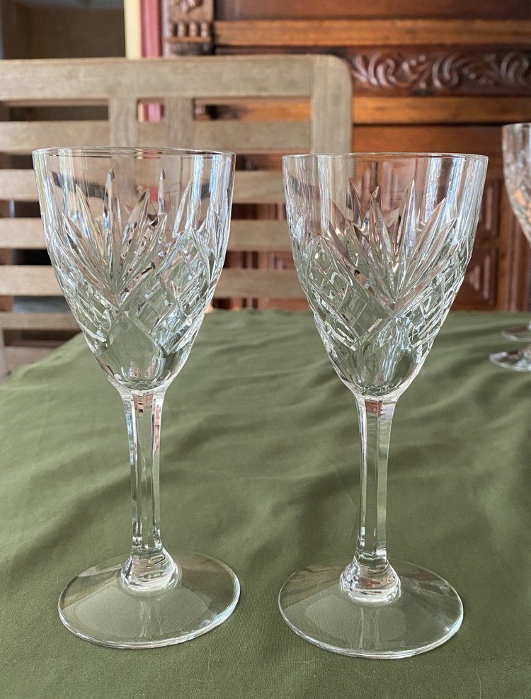 Crystal Glasses St Louis Cut model Chantilly 32 Pieces XX th