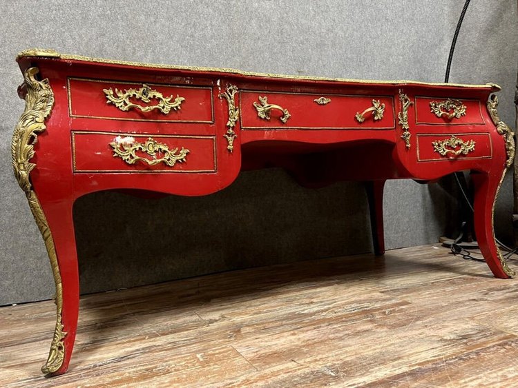 Bureau de centre galbé style Louis XV en laque vers 1900