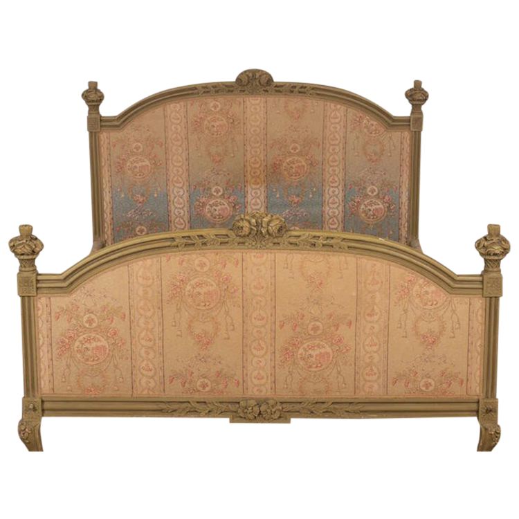 Lit de style Louis XV richement sculpté  160 cm