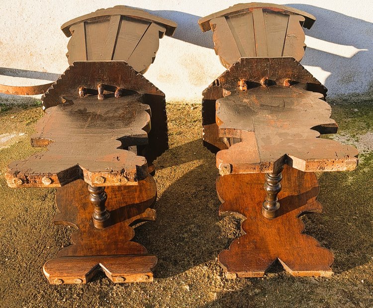 Pair of Dites escabelles chairs in molded and carved natural wood late 18th early 19th century