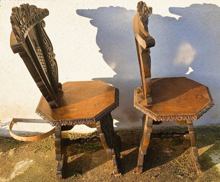 Pair of Dites escabelles chairs in molded and carved natural wood late 18th early 19th century