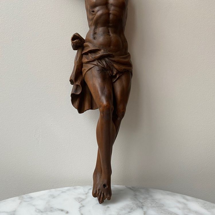 Christ en noyer XVIIe fine sculpture