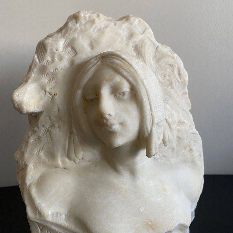 Marble sculpture of La Vallière 20th century by J. Morrini