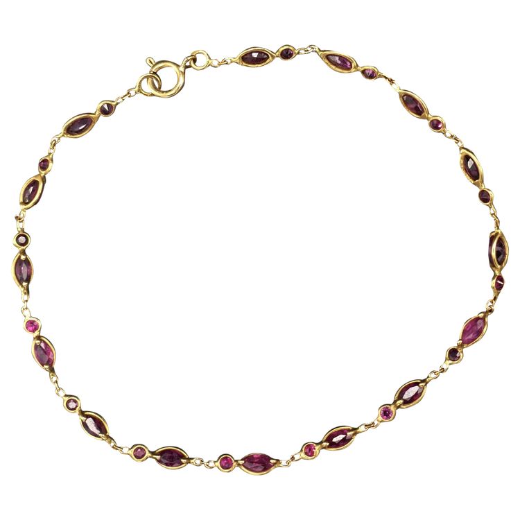 Bracelet set with 30 rubies, 18-carat gold.